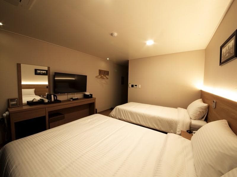 Harbor Hotel photo 1