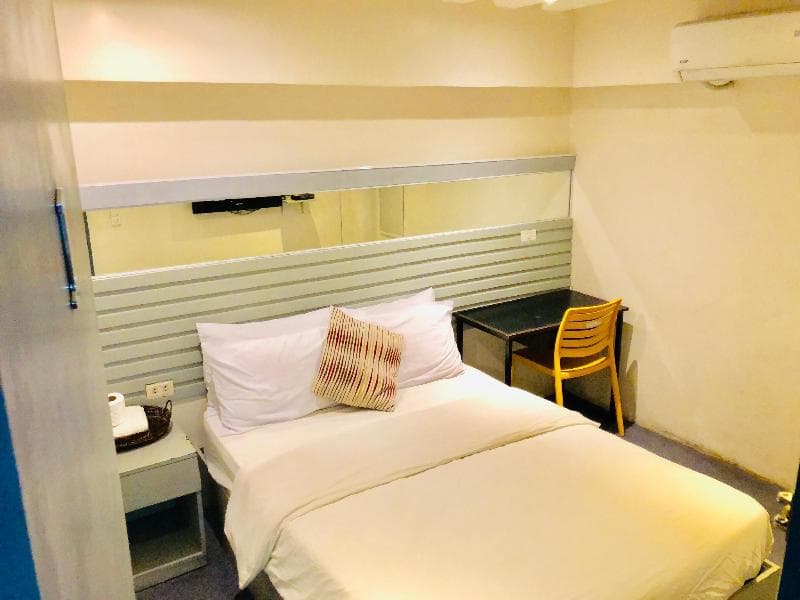 Hometown Hotel Bacolod - Lacson photo 1