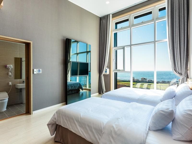 Rich Hotel 4