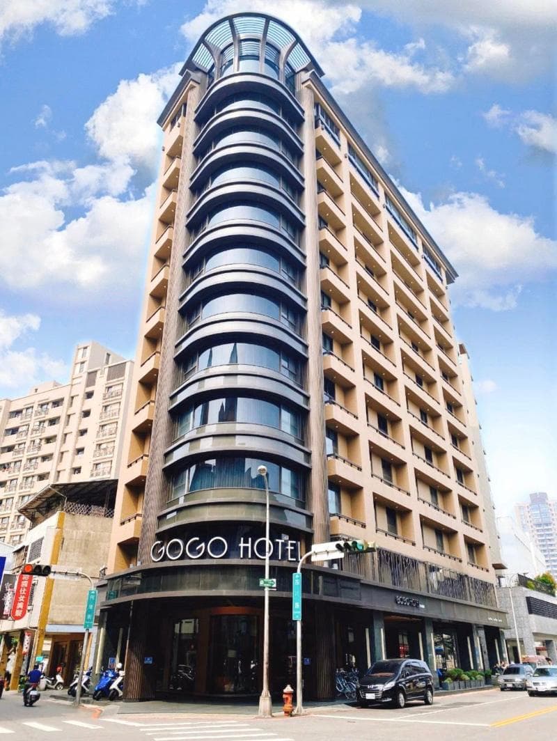 GoGo Hotel 2