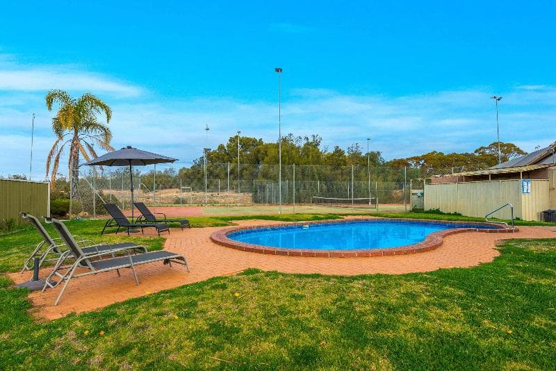Comfort Inn & Suites Riverland 5