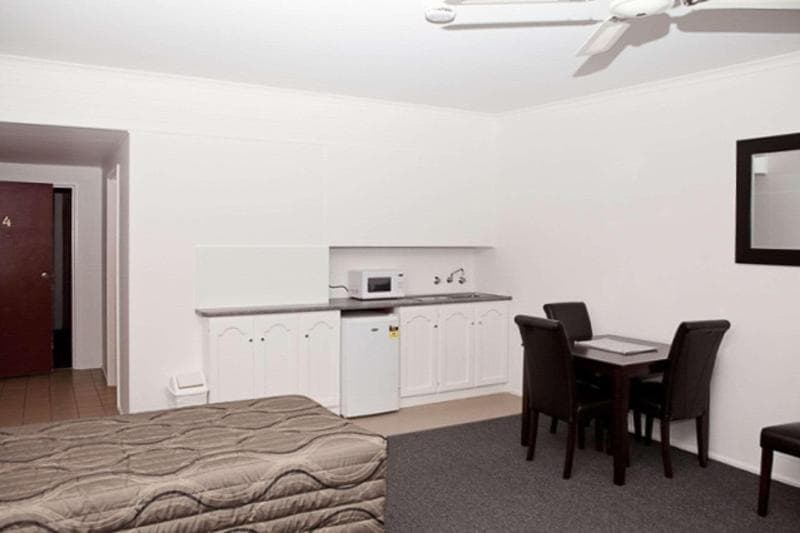 Comfort Inn & Suites Riverland 3