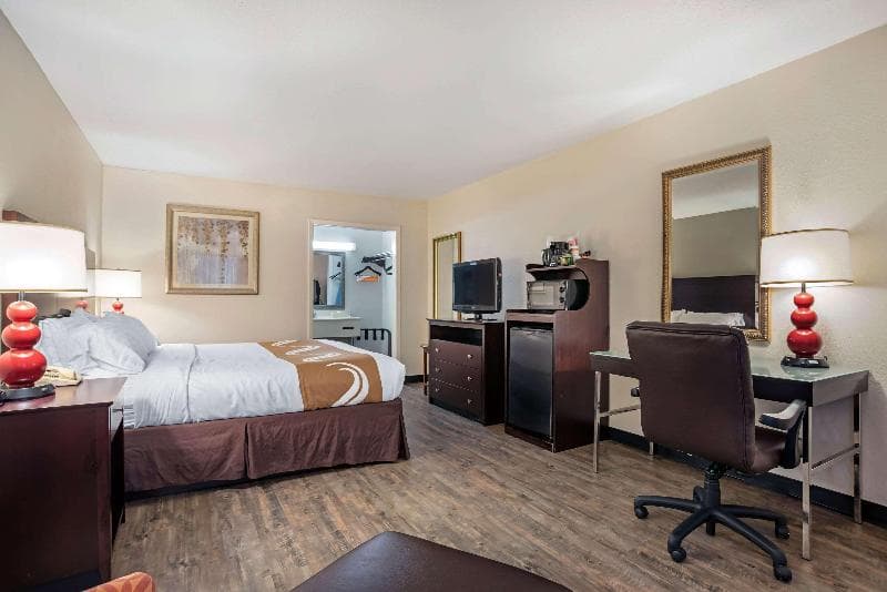 Quality Inn 4