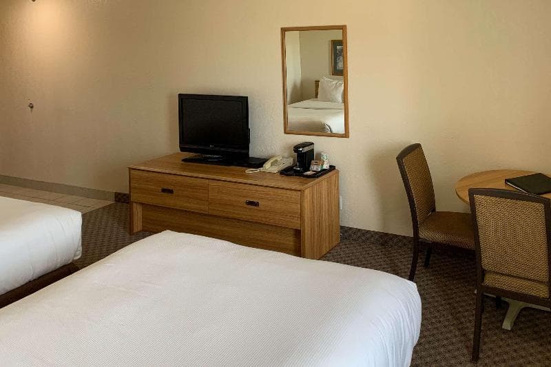 Rodeway Inn Howard 4