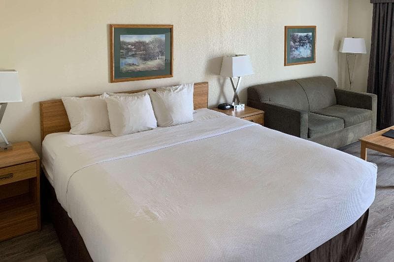 The Lodge Hotel & Banquets 5