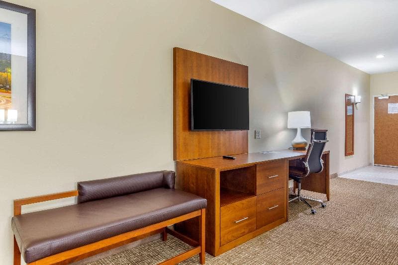 Comfort Suites Greensboro-High Point photo 1
