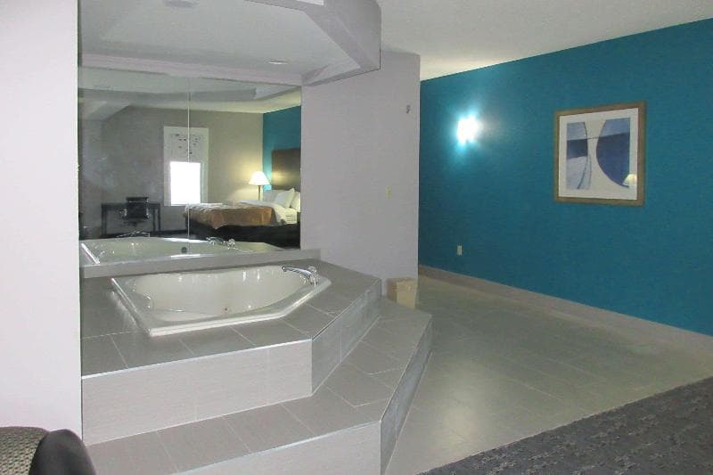 Quality Inn & Suites 5