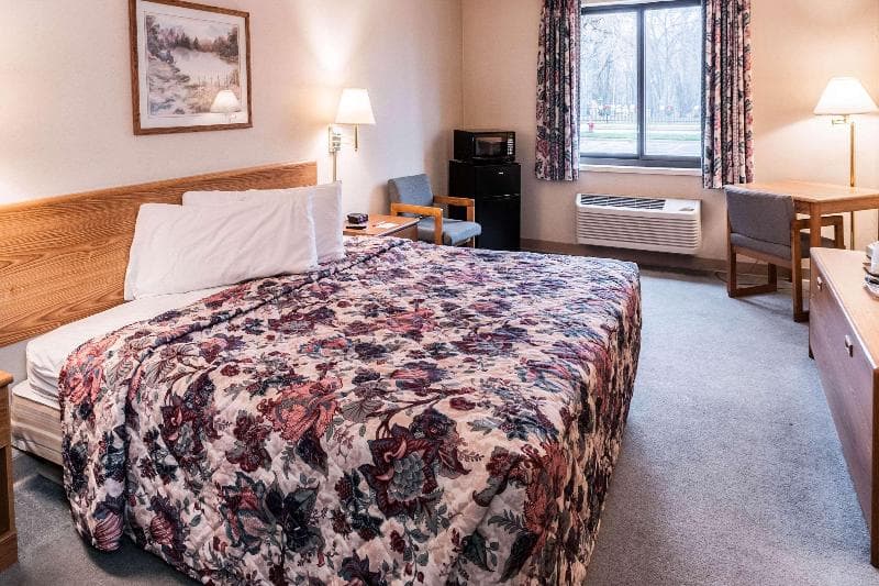 Econo Lodge Inn And Suites main