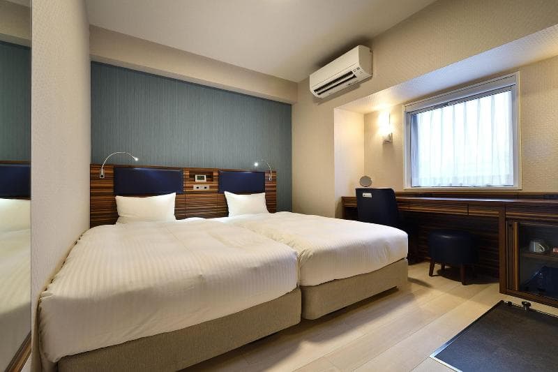The Breakfast Hotel 4