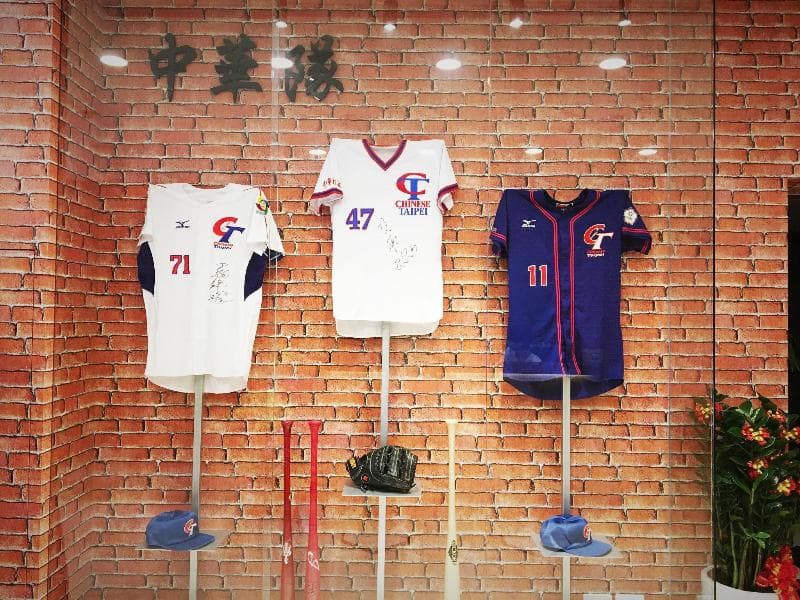 La Hotel - Baseball Theme Hall 5