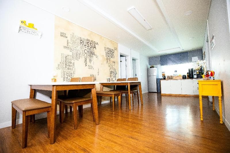 Rainboots Guesthouse 5