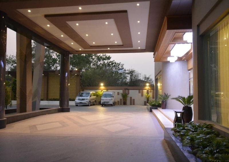Eastern Palace Hotel 3