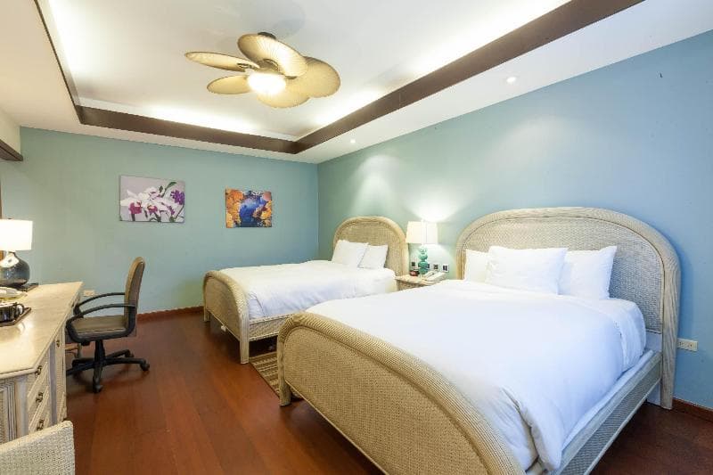 Surfrider Resort Hotel 4