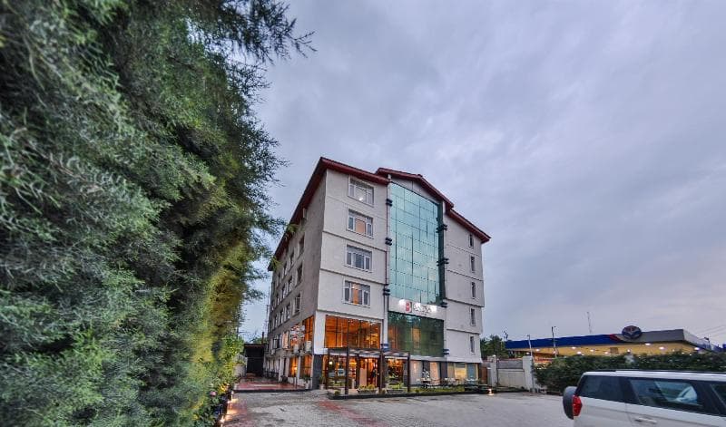 Batra Hotel & Residences 4