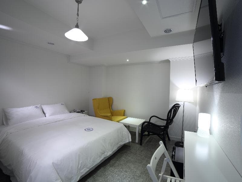 Hillside Tourist Hotel 3