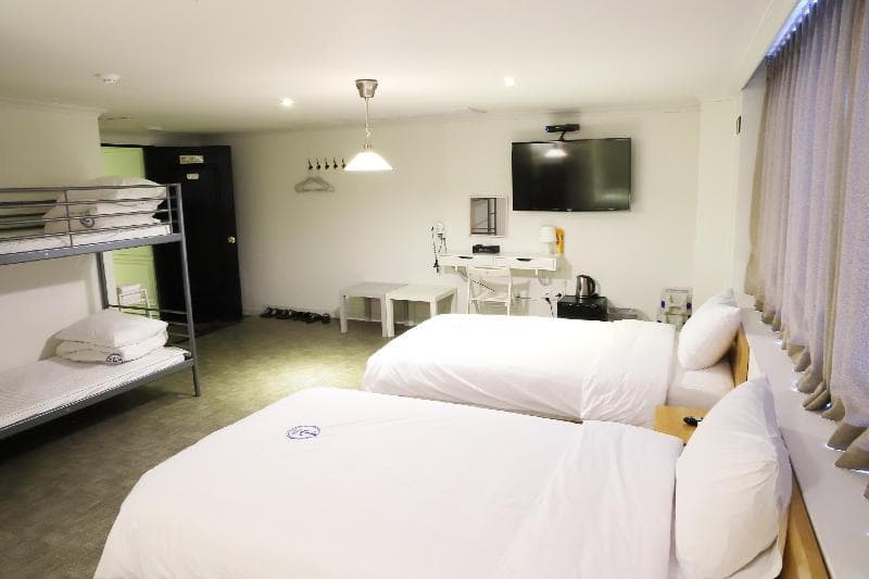 Hillside Tourist Hotel 2