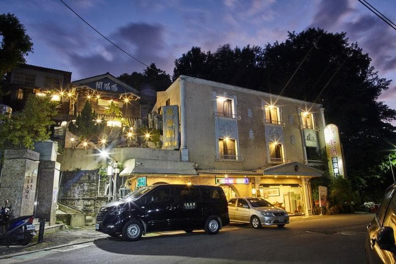 Phoenix Pavilion Hot Spring Hotel 3