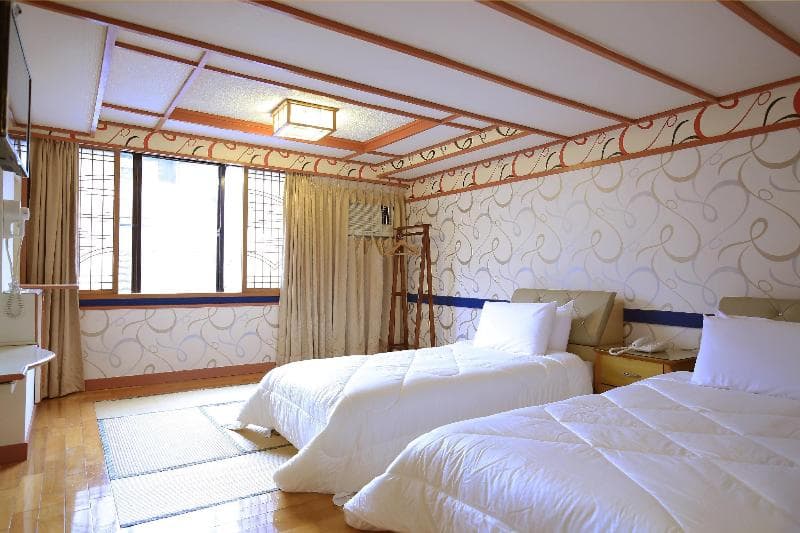 Phoenix Pavilion Hot Spring Hotel 5