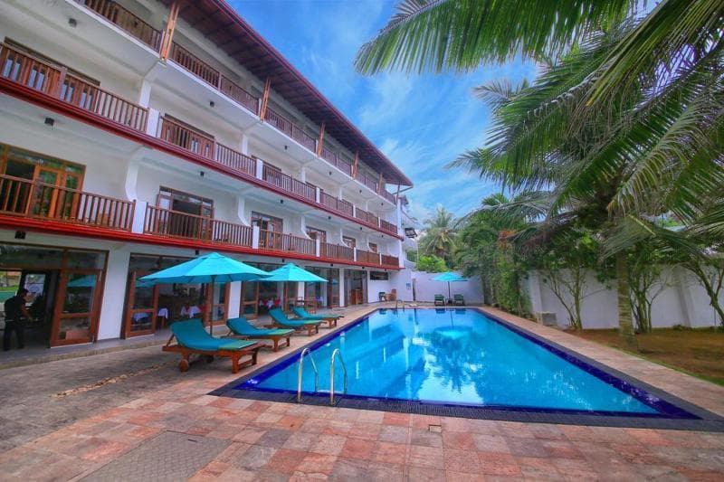 Rockside Beach Resort main