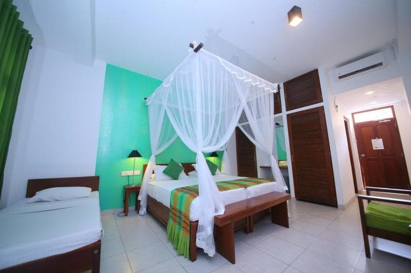 Rockside Beach Resort 4