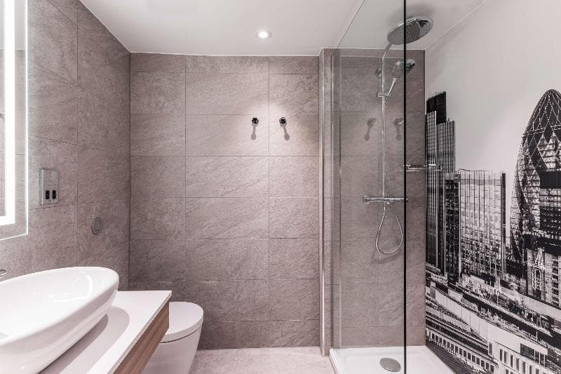 Radisson Red London Heathrow 5