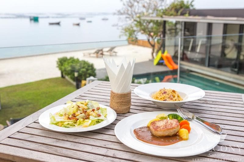 Balcony Seaside Sriracha Hotel & Serviced Apartments 3