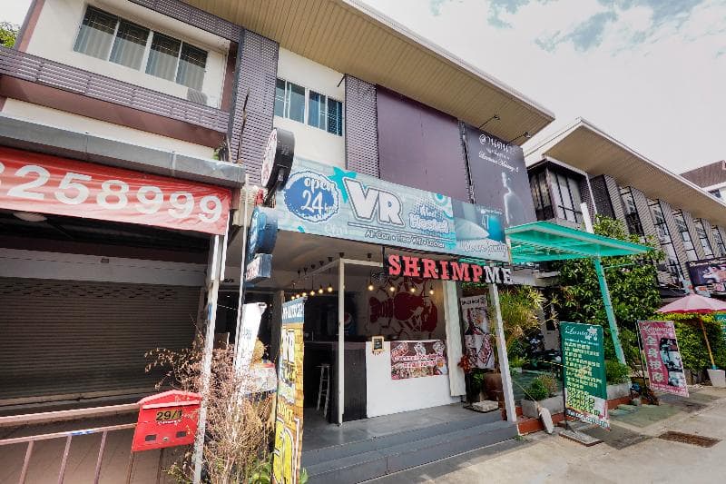 Oyo 934 Vr Meet Hostel 3