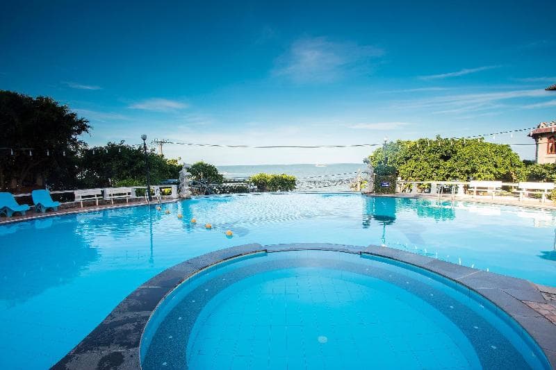 Beachfront Hotel 5