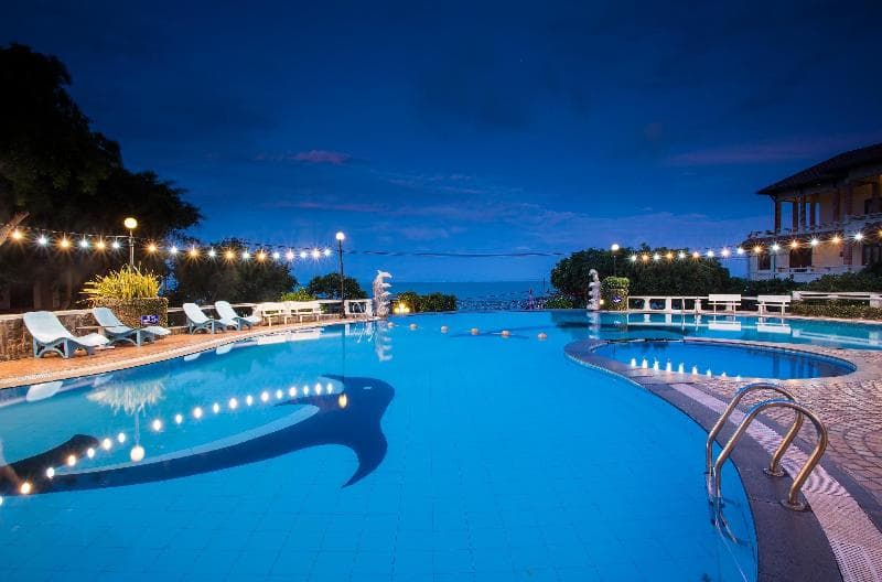 Beachfront Hotel 4