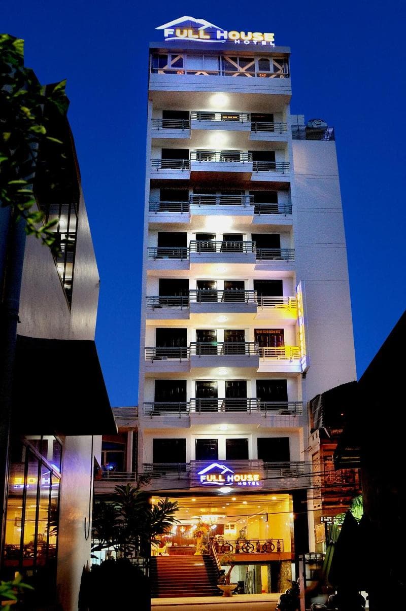 Full House Hotel 5