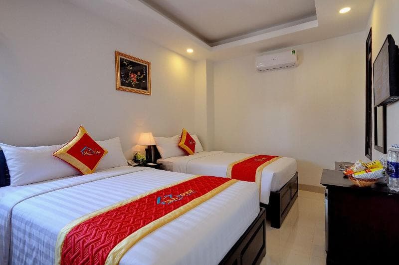 Full House Hotel 3