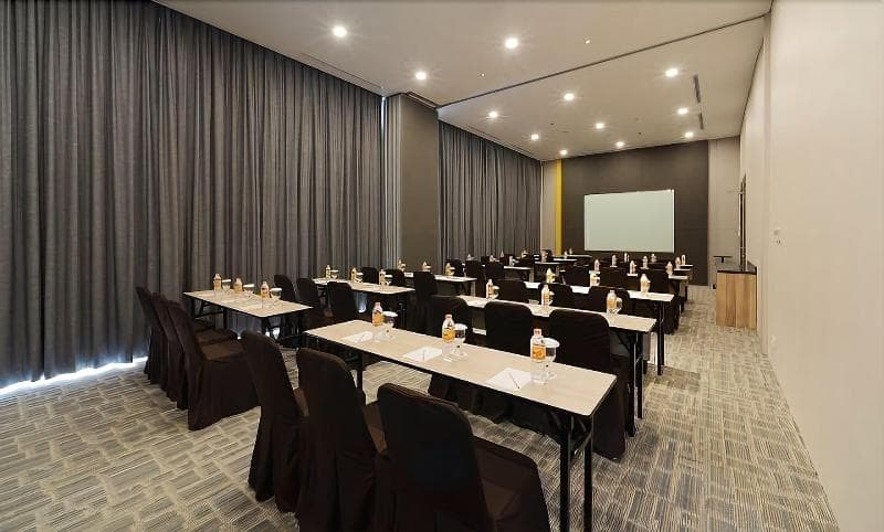 Aviary Hotel Bintaro main
