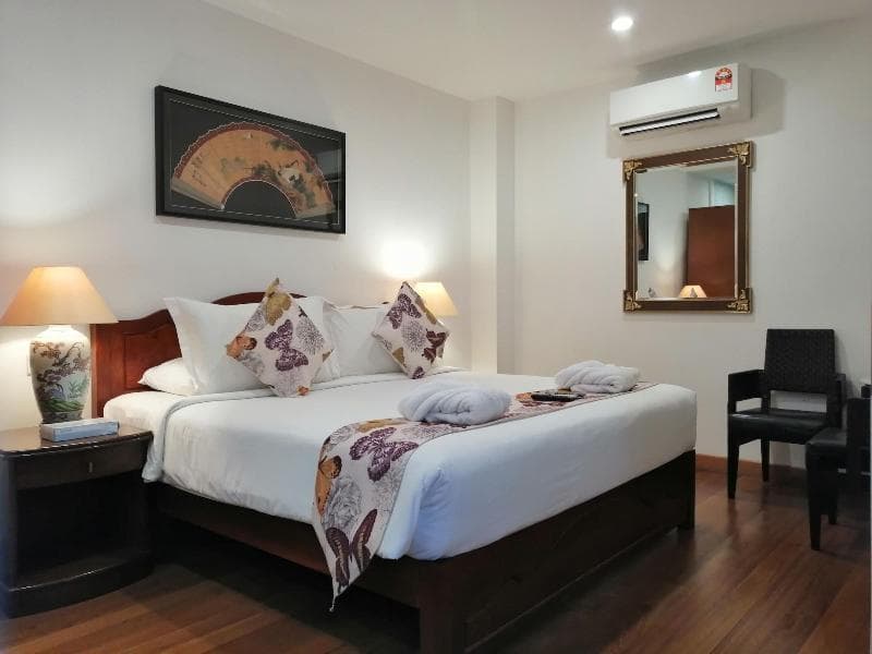 Heeren Straits Hotel 4