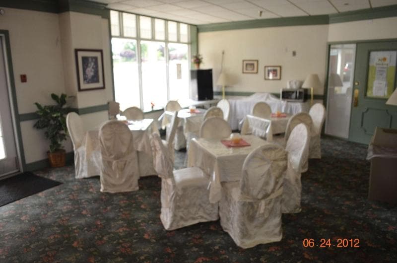 Surrey Inn Hotel 4