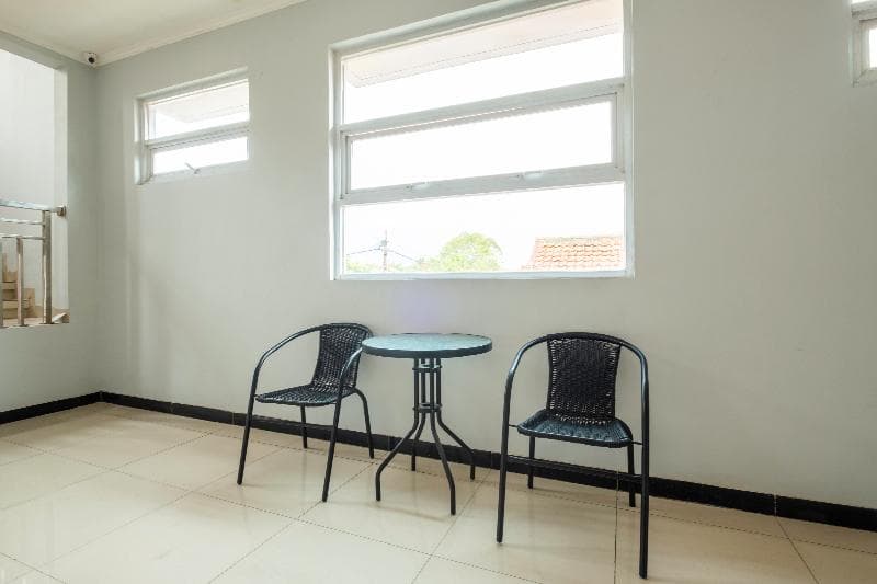 Super Oyo 2405 The Karins Guesthouse Syariah 4