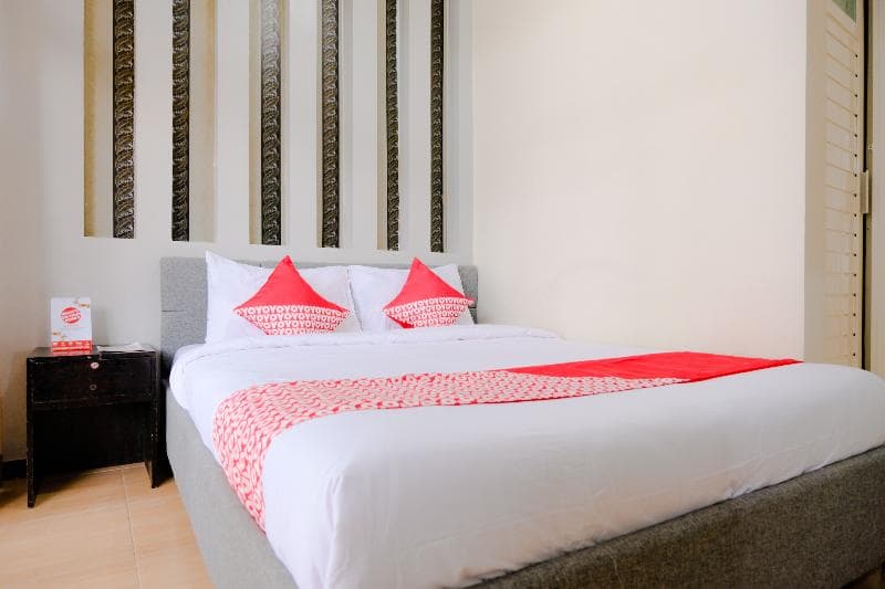 Oyo 2376 Tiara Family Residence 3