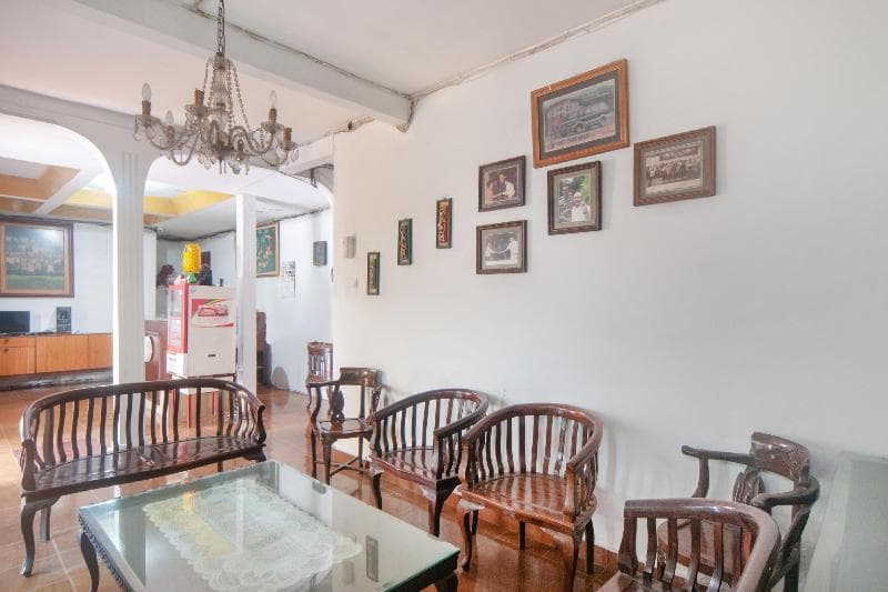 Oyo 2256 Danysa Guesthouse Syariah (Adults Only) 5