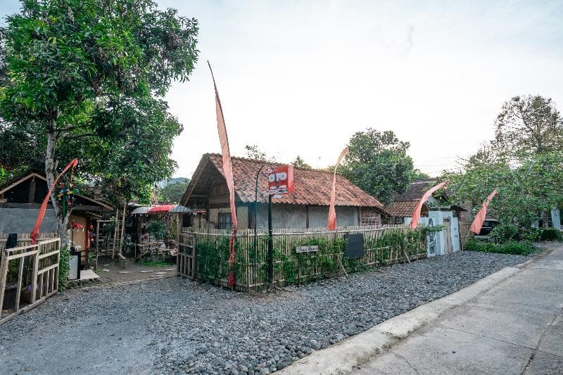 Oyo 2393 Omahe Nawung photo 1