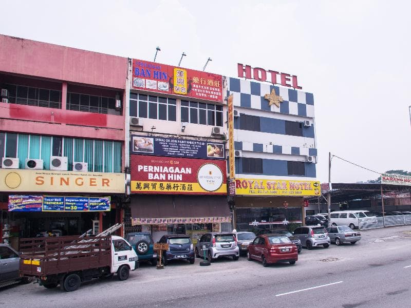 Oyo 44010 Royals Star Hotel photo 1