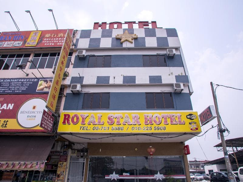Oyo 44010 Royals Star Hotel 3