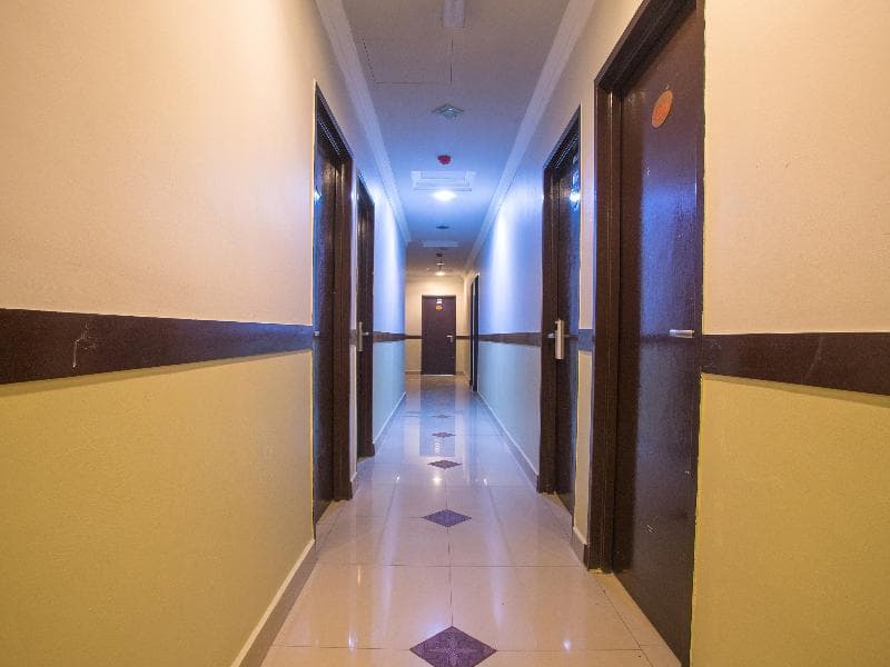 Oyo 44010 Royals Star Hotel 4