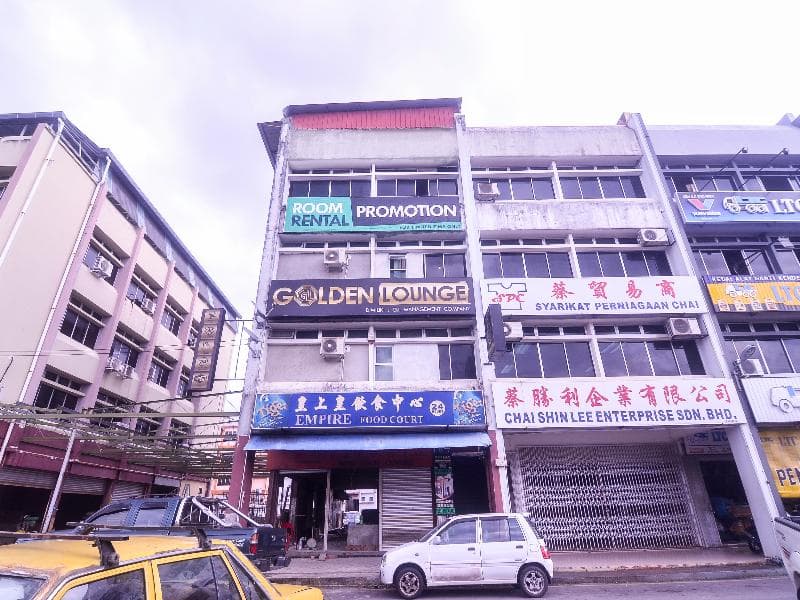 Oyo 89465 Golden Lounge 2