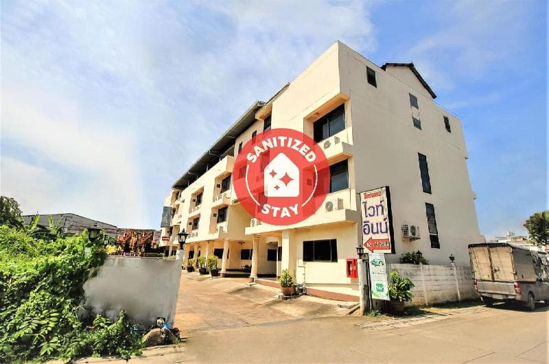 OYO 383 White Inn Hotel 4