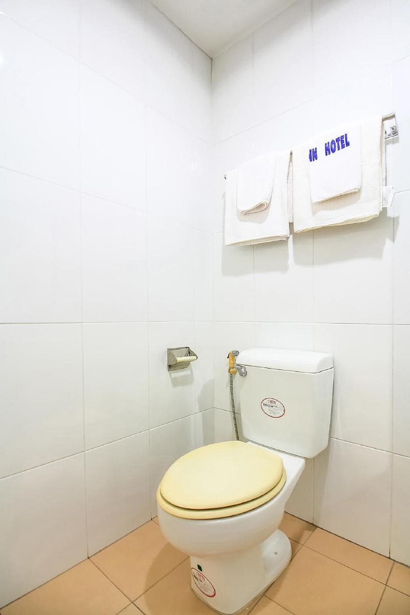 OYO 383 White Inn Hotel main