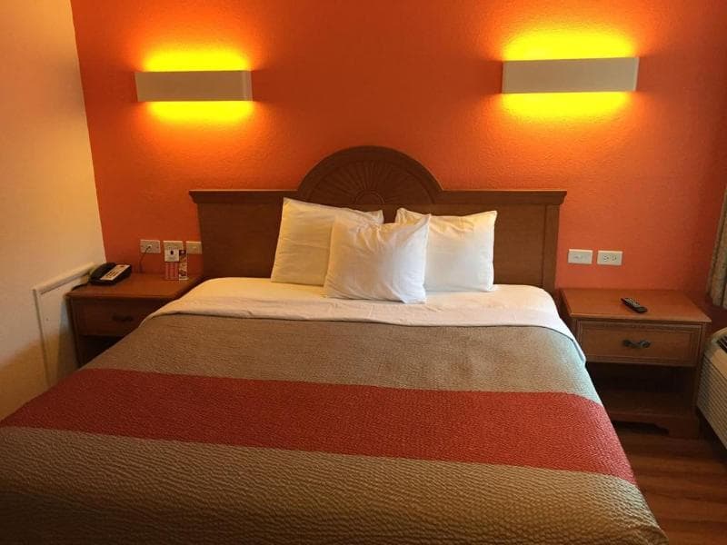 Fairbridge Inn Express North Lima 2