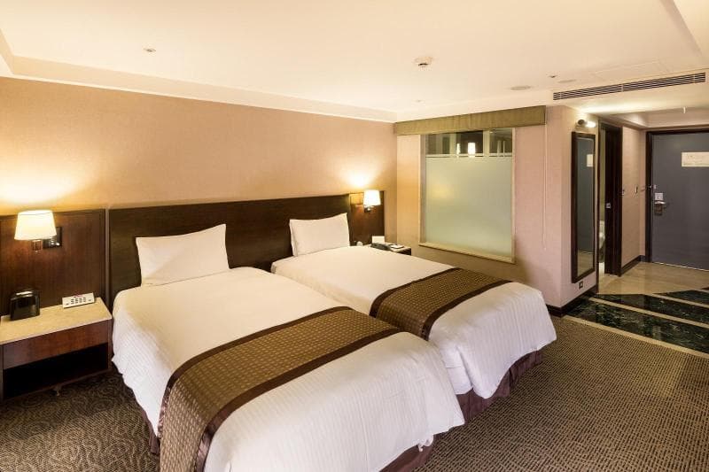 Grand Forward Hotel 4