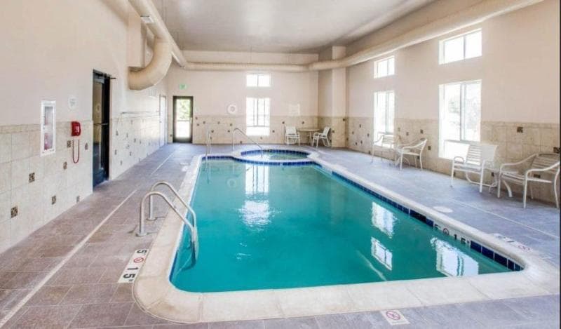 Comfort Inn & Suites 2