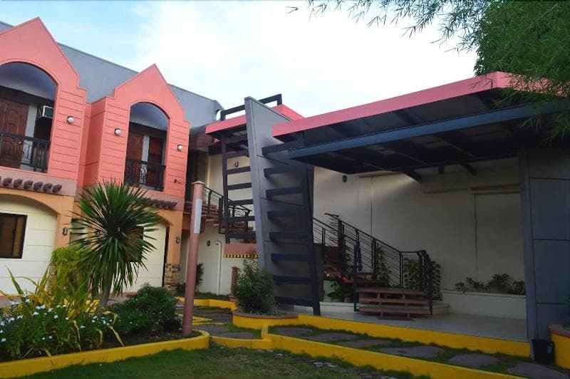 Manora Apartments And Guest House 4