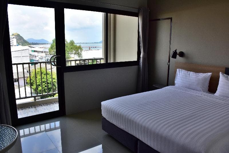 Prachuap Beach Hotel main