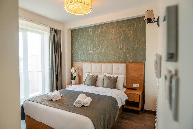The Camelot Hotel 5